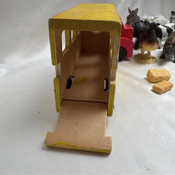 Melissa & Doug Tractor & Animals - Picture 10 of 10